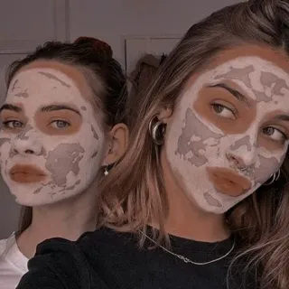 🧖‍♀️ mulheres, cuidados com a pele, máscara facial, beleza, amigas, selfie telegram sticker