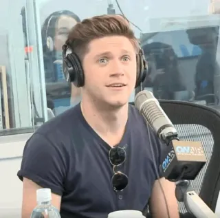 🎸 Niall Horan Niall Horan, One Direction, Cantor, Músico, Entrevista, Rádio telegram sticker
