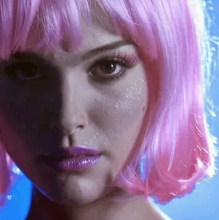 🔮 Closer Natalie Portman, peruca rosa, filme, retrato, atriz, cinema telegram sticker