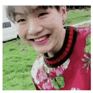 😄 Suga Suga, BTS, K-pop, Min Yoongi, Idole, Chanteur, Sourire telegram sticker