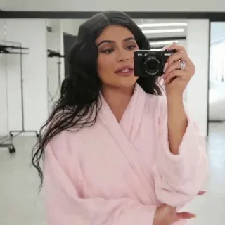 🦋 Kylie Jenner Кайли Дженнер, Селфи, Камера, Знаменитость, Халат, Макияж telegram sticker