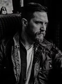 🔚 Tom Hardy นักแสดง, ผู้ชาย, คนดัง, ภาพเหมือน, ขาวดำ telegram sticker