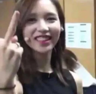 🖕 jari tengah, menyinggung, gestur, wanita, penyanyi telegram sticker