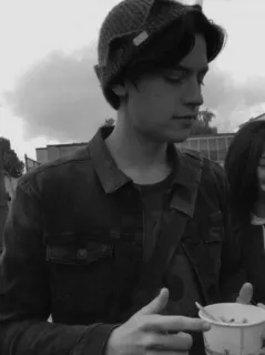 🇲🇭 Cole Sprouse personne, acteur, homme, jeune adulte, bonnet, niveaux de gris telegram sticker