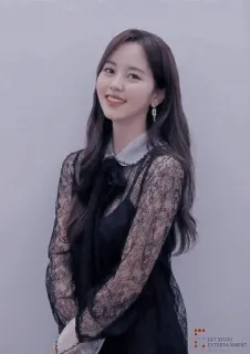 🦋 Kim So-hyun Atriz, Coreana, Retrato, Celebridade, Mulher whatsapp sticker