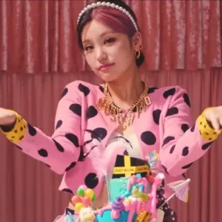 🤷‍♀ MOSCHINO donna, rosa, pois, torta, moda telegram sticker