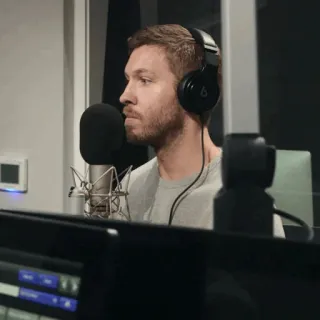 🎧 homem, fones de ouvido, microfone, música, estúdio, podcast telegram sticker