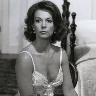 ➿ mulher, retrato, preto e branco, renda, camisola, quarto telegram sticker