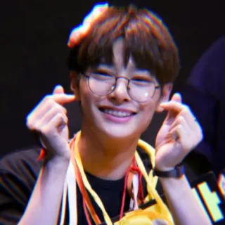 🌱 คน, แว่นตา, ยิ้ม, k-pop, เอเชีย, น่ารัก telegram sticker