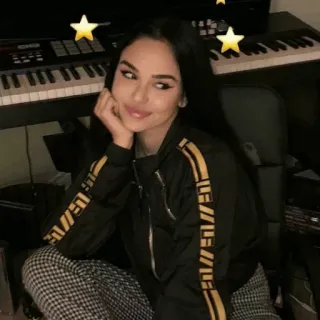 🍭 mujer, retrato, persona, mujer, teclado, música telegram sticker