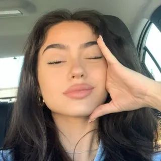 😡 mulher, morena, retrato, selfie, rosto, olhos fechados telegram sticker