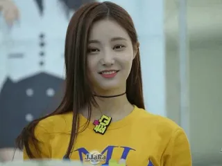 🌝 IIJaKa kpop, uśmiech, dziewczyna, kobieta, ładna, azjatycka whatsapp sticker