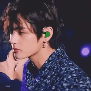 😒 V BTS, K-Pop, Cantante, Hombre, Música, Ídolo, Kim Taehyung, Intérprete telegram sticker