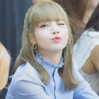 😇 Lisa mulher, pessoa, Kpop, cantora, cabelo loiro, piscando telegram sticker