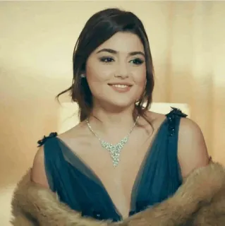 😃 wanita, gaun, kalung, potret, Hande Erçel, elegan, glamor telegram sticker