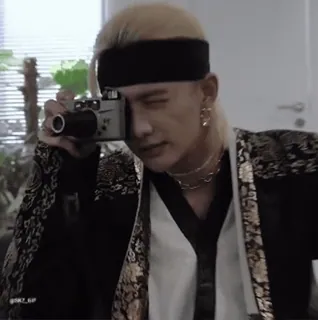 📷 osoba, fotograf, kpop, aparat, portret, mężczyzna telegram sticker