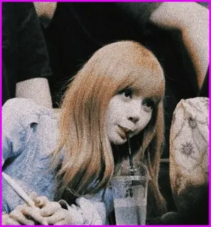 🌸 Lisa K-Pop, Sänger, Idol, Getränk, Porträt telegram sticker
