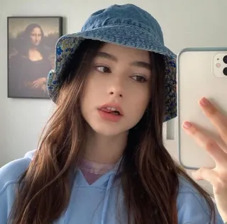 ❤️ gadis, selfie, potret, wanita, berambut cokelat, topi whatsapp sticker