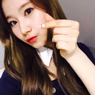 🍭 mujer, retrato, corazón con dedos, kpop, cantante, linda telegram sticker