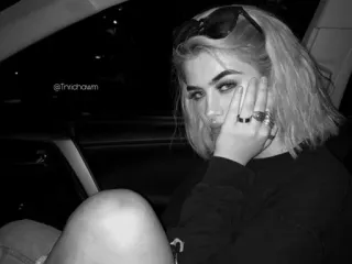 🗞 @Trvidchown woman, sunglasses, portrait, monochrome, black and white, girl, indoors telegram sticker