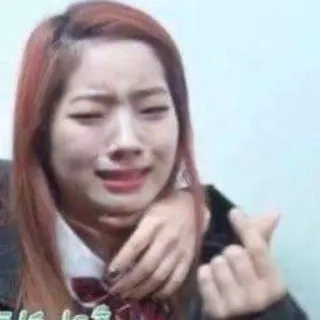 🥺 kpop, chica, llorando, triste, corazón con los dedos, expresión, meme whatsapp sticker