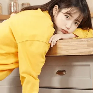 ✨️ IU, K-pop, singer, yellow, portrait, Korean telegram sticker