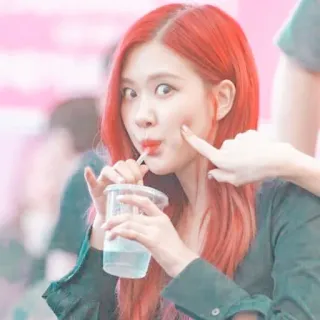 🌸 Rose Kpop, cantante, capelli rossi, bevanda, carino, idol, rosa whatsapp sticker