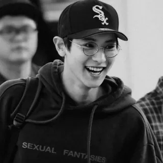 ⚓️ SEXUAL FANTASIES Person, Porträt, Mann, Brille, Chicago White Sox telegram sticker