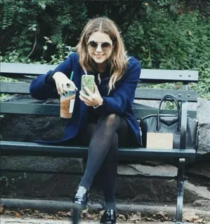 ⚫ Frau, Bank, Kaffee, Sonnenbrille, Mantel, Park, Mode telegram sticker