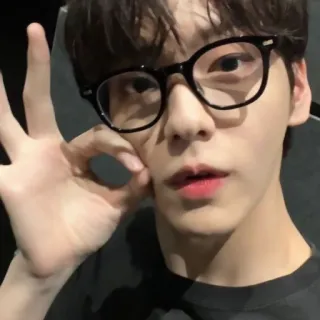 🦈 사람, 안경, 손 제스처, 얼굴, 남자 telegram sticker