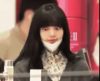 ☺️ Lisa lisa, blackpink, kpop, chanteuse, idole, tête drôle, mème whatsapp sticker