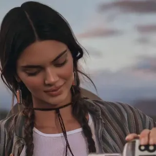 ✨ Kendall Jenner знаменитость, модель, брюнетка, косы, женщина telegram sticker