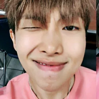 😉 K-pop, musica, idol, cantante, occhiolino, selfie, ritratto telegram sticker