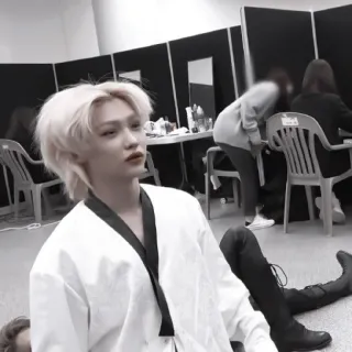🍩 Felix K-pop, Ídolo, Retrato, Celebridade, Música, Homem telegram sticker
