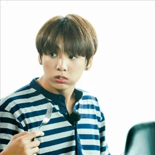 😐 Jungkook K-pop, chanteur, homme, manger, fourchette, chemise rayée telegram sticker