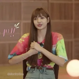 🌦 Lisa @dorkylisa wanita, orang, kaus tie-dye, K-pop, penyanyi, selebriti telegram sticker