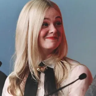 ⭐️ Elle Fanning Schauspielerin, Promi, Porträt, blond, Frau telegram sticker