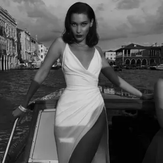 🎡 mujer, vestido, Venecia, Italia, barco, modelo, moda telegram sticker