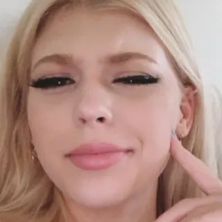 🔥 Loren Gray Loren Gray, Influencer, blond, Make-up, Porträt, Frau, Selfie telegram sticker