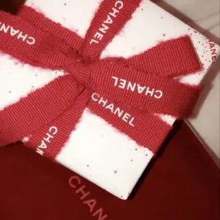 🛍️ CHANEL chanel, regalo, nastro, lusso, moda, cosmetici telegram sticker