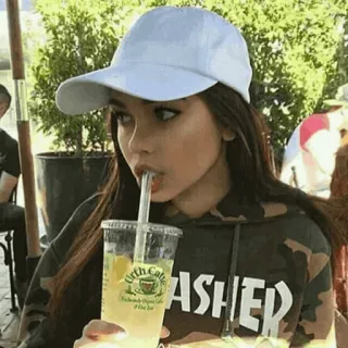 🍭 Urth Caffe mujer, bebida, Urth Caffe, bebida, cafetería, persona telegram sticker