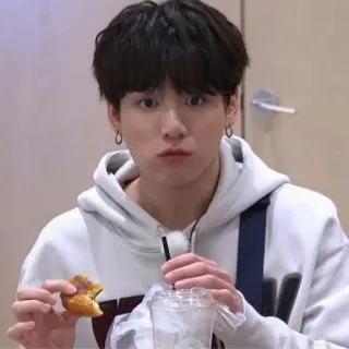 🍼 Jungkook Jungkook, BTS, K-pop, Comendo, Rosquinha, Retrato, Cantor, Artista telegram sticker