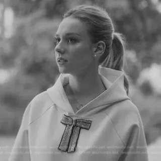 ➰ femme, portrait, sweat à capuche, noir et blanc, beauté, mode whatsapp sticker