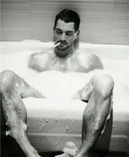 👍 homme, baignoire, fumer, bulles, mâle, nu, monochrome, noir et blanc telegram sticker