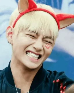 😄 V kpop, bts, v, idol, cuore, rosso, orecchie da gatto, carino telegram sticker
