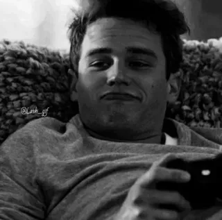 ▪️ @Lash_gif man, jongen, kerel, trui, monochroom, binnen, casual telegram sticker