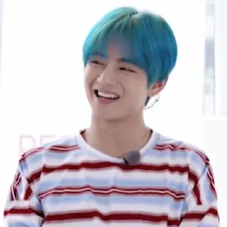 🤙 V persona, uomo, capelli blu, camicia a righe, sorridente, kpop, asiatico whatsapp sticker