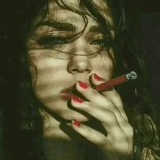 🚬 donna, fumare, sigaretta, ritratto, mano, unghie rosse telegram sticker