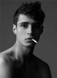 😐 hombre, fumando, cigarrillo, en topless, retrato, blanco y negro, modelo masculino telegram sticker