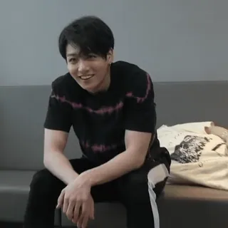 🗞 Jungkook Jungkook, BTS, K-Pop, piosenkarz, mężczyzna, osoba, uśmiechnięty telegram sticker
